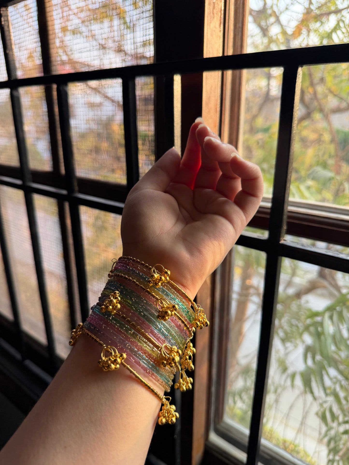 Light multi raindrop bangles without karay